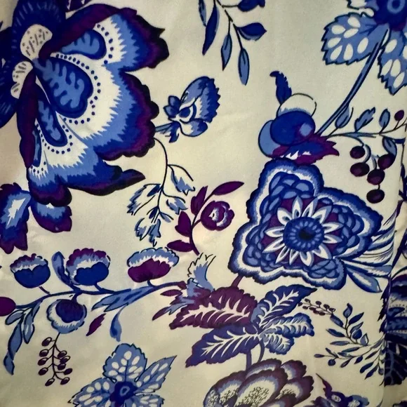 Elegant Blue and White Floral Jumpsuit - Picture 3 of 3